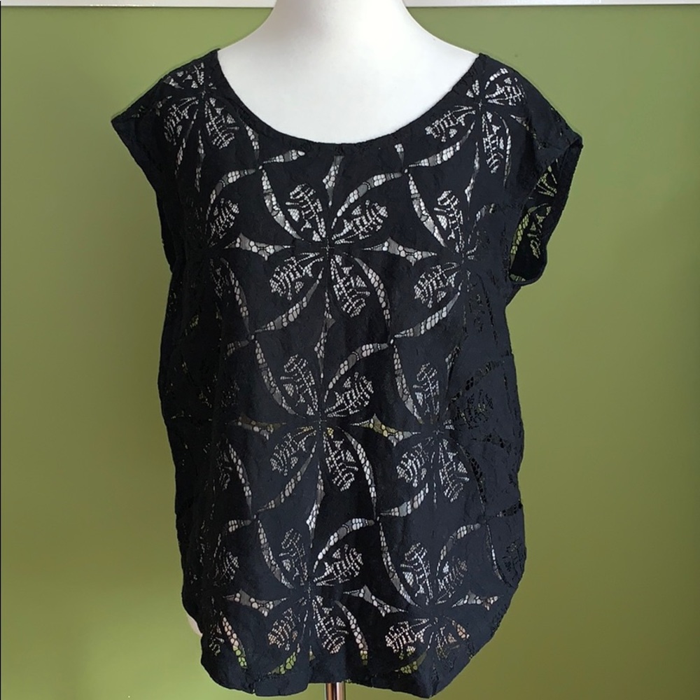Banana Republic Lace top in XS.